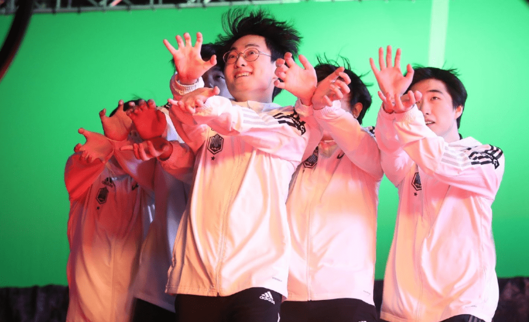 NS力克G2,BDD极限生还后反打宿敌对决入围赛,点燃全场激情 NS力克G2,BDD极限生还后反打宿敌对决入围赛,点燃全场激情