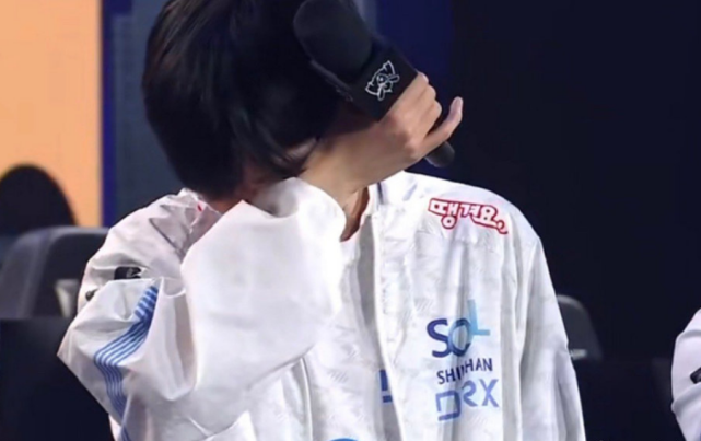 T1力克BRO，Deft拿下关键大龙激烈交锋四强赛，成为赛场最大亮点