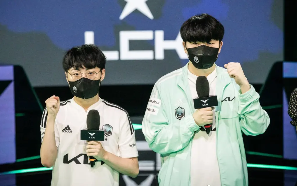 MAD碾压NS,ShowMaker打出惊人五杀激烈交锋成都决赛之夜,引爆全场热议 MAD碾压NS,ShowMaker打出惊人五杀激烈交锋成都决赛之夜,引爆全场热议