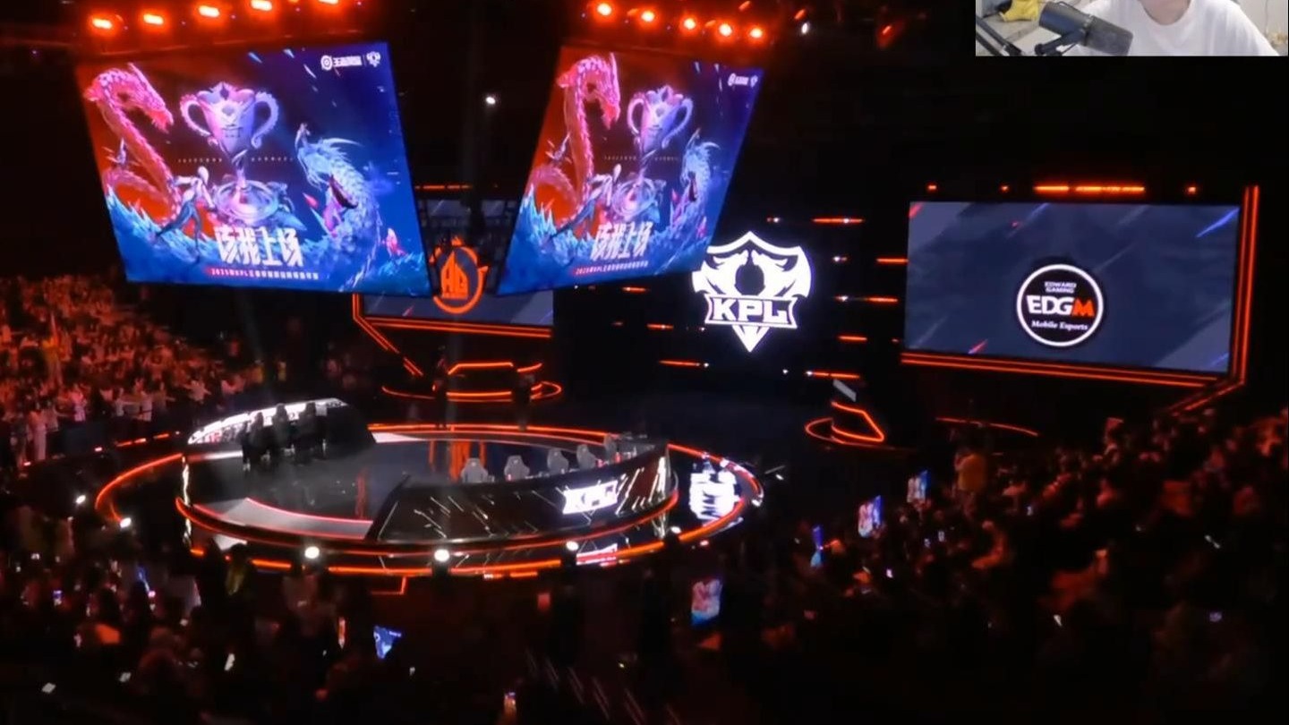 FLY险胜GEN，Keria打出惊人五杀峡谷大战全球总决赛，引爆全场热议