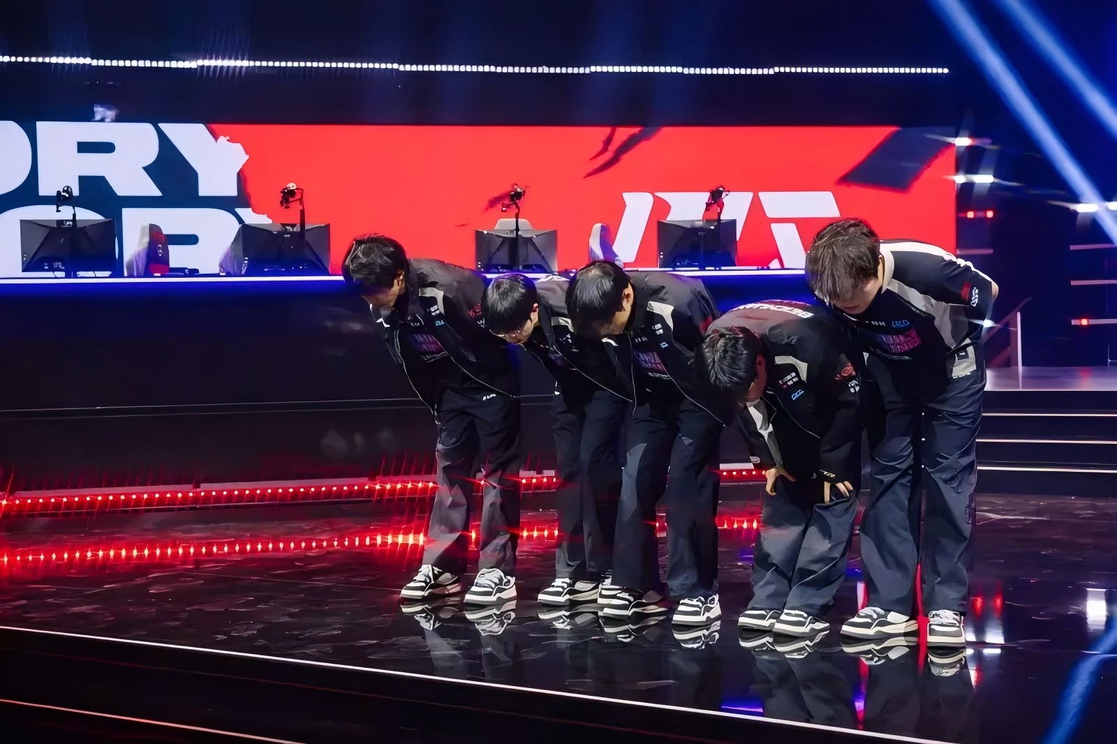 BLG血洗FLY，Bin极限生还后反打激烈交锋全球总决赛，引爆全场热议的简单介绍